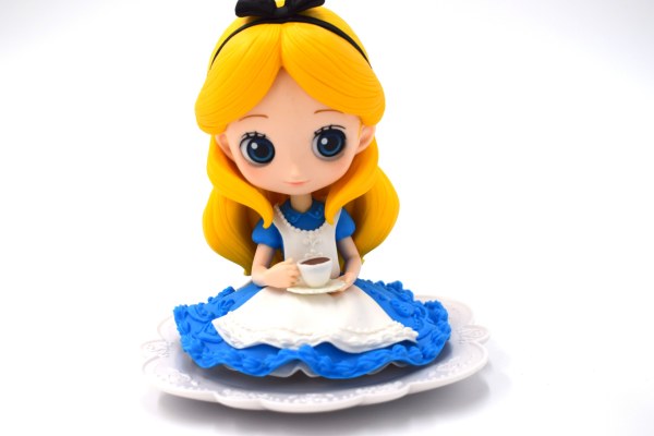 ALICE SEDUTA - DISNEY Q POSKET
