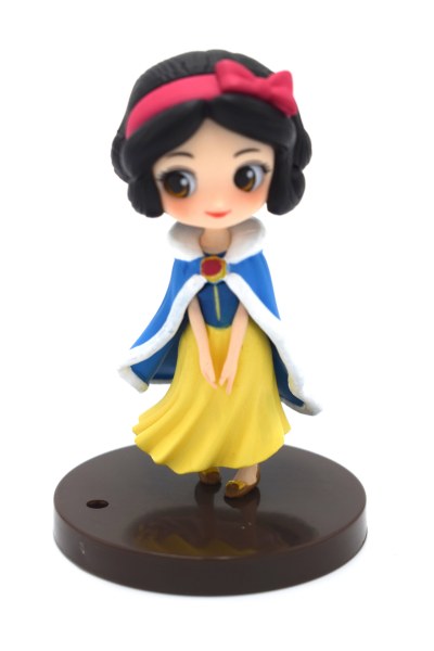 MINI BIANCANEVE CON CAPPOTTO - DISNEY Q POSKET