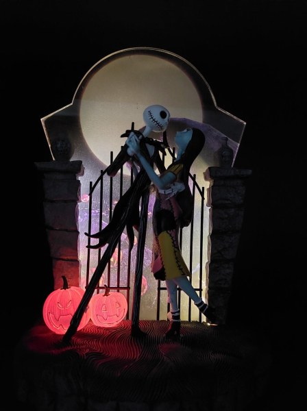 NIGHTMARE BEFORE CHRISTMAS LIGHT UP - DISNEY SHOWCASE