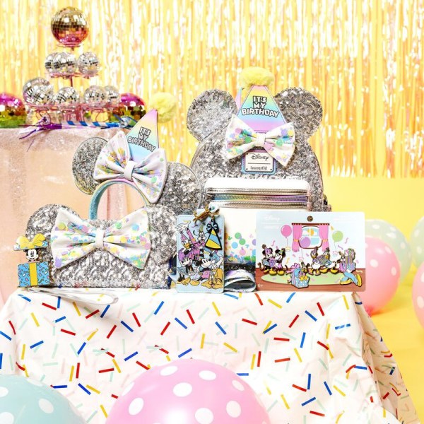 PORTAFOGLIO TOPOLINO I SU AMICCI BIRTHDAY CELEBRATION - DISNEY LOUNGEFLY