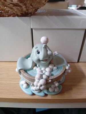 Statuina Disney Dumbo nella vasca da bagno, 10 cm